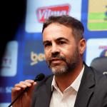 Cruzeiro: Artur Jorge define prioridade com elenco e avalia ação no mercado