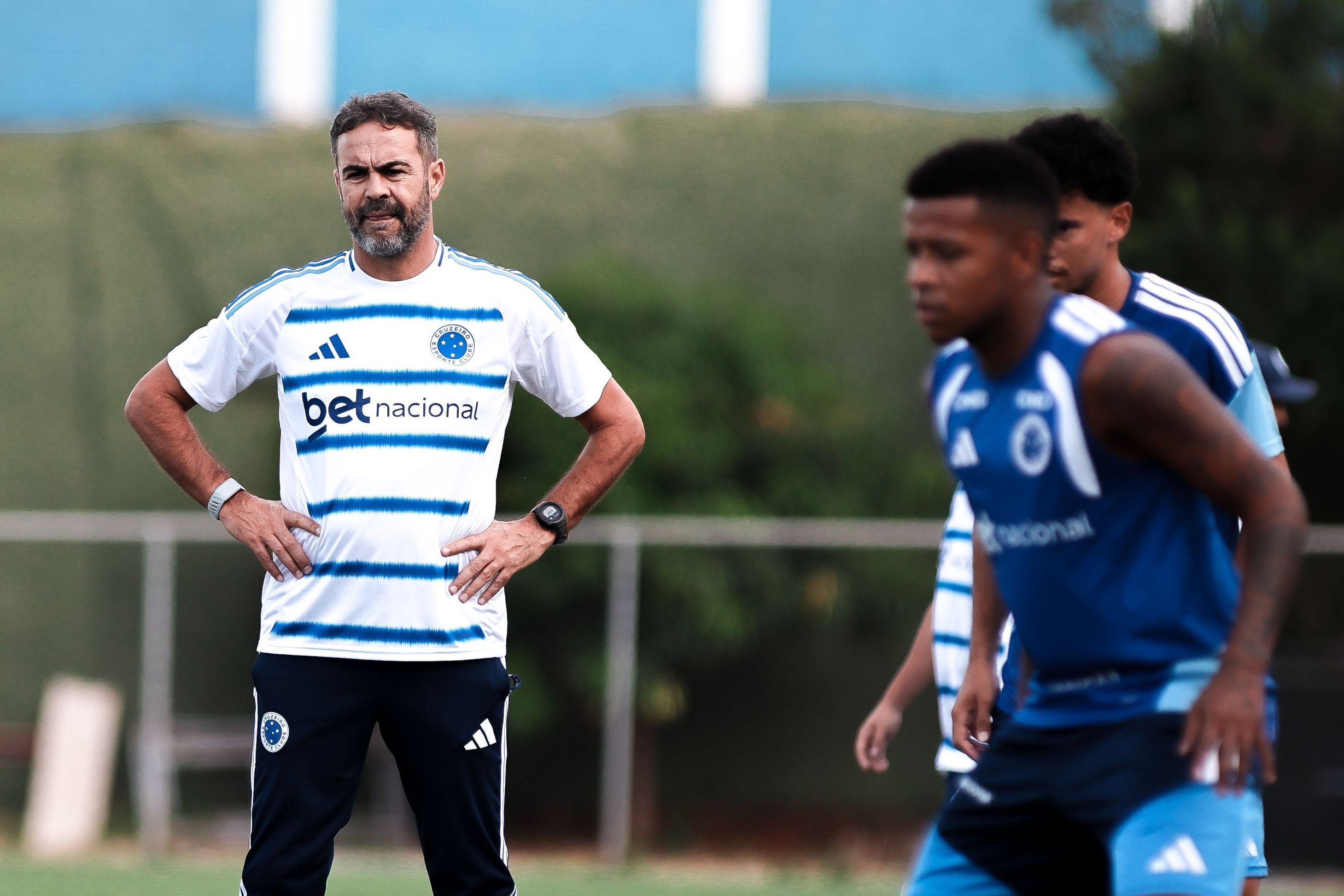 Artur Jorge e equipe surpreendem com ato 'inusitado' em treino do Cruzeiro