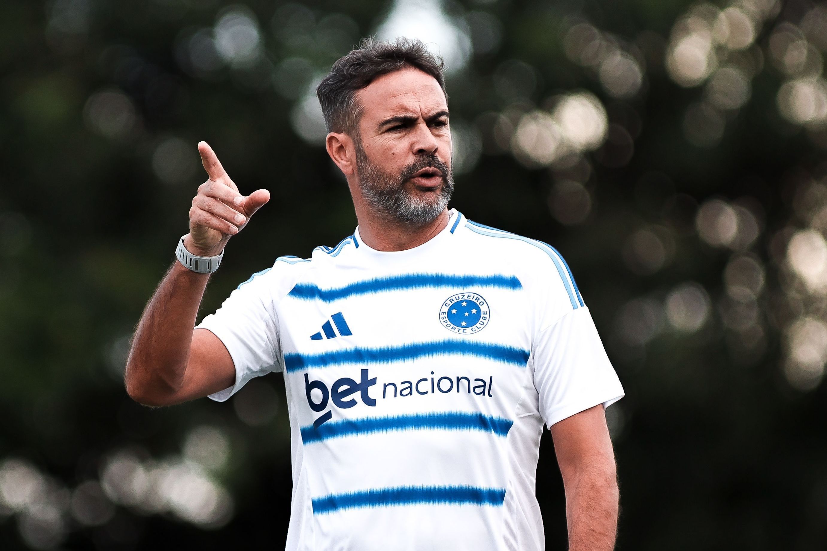 Artur Jorge comanda primeiro treino do Cruzeiro na Toca II; veja como foi