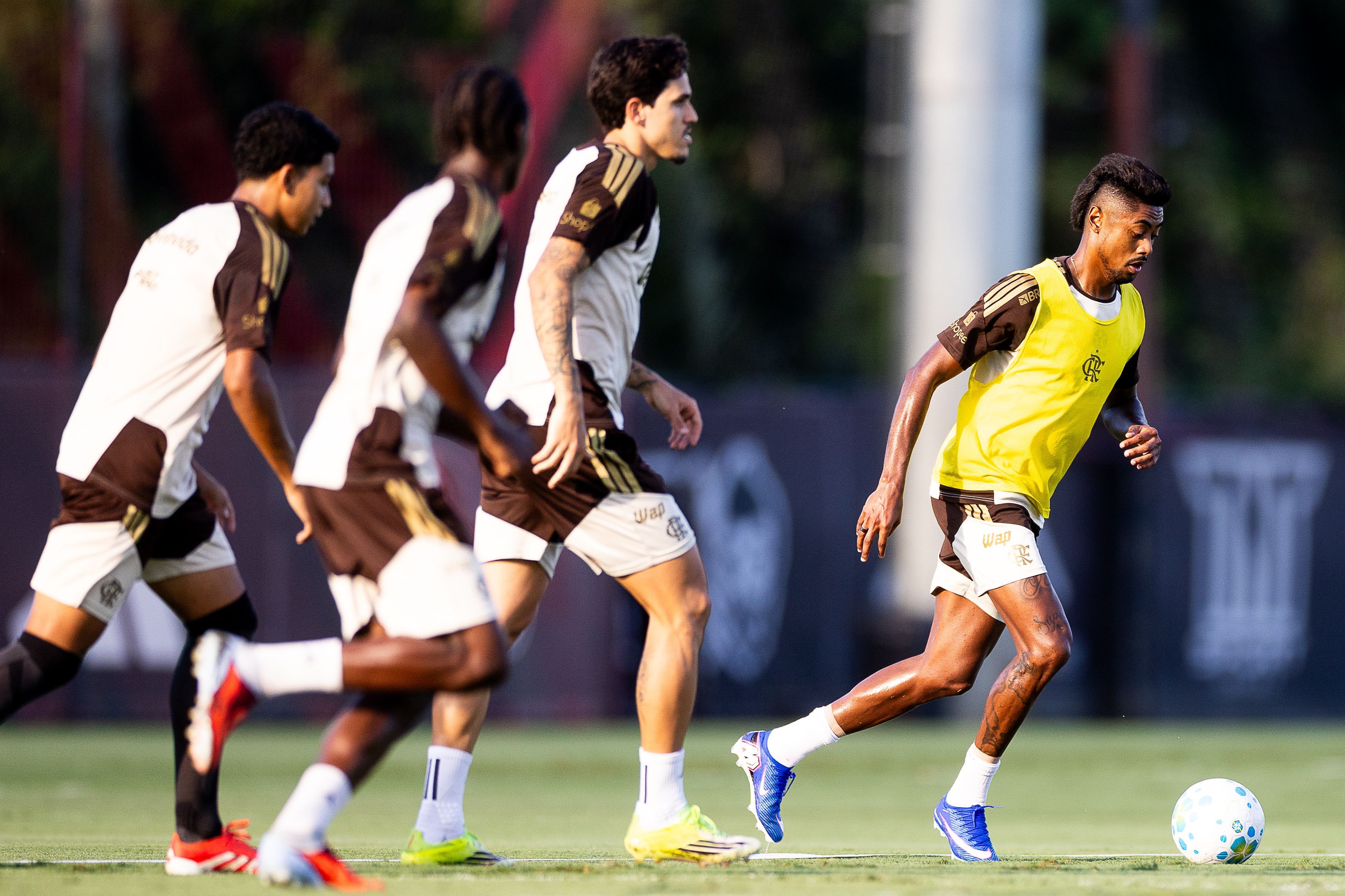 Bruno Henrique volta a treinar e se aproxima de retorno ao Flamengo