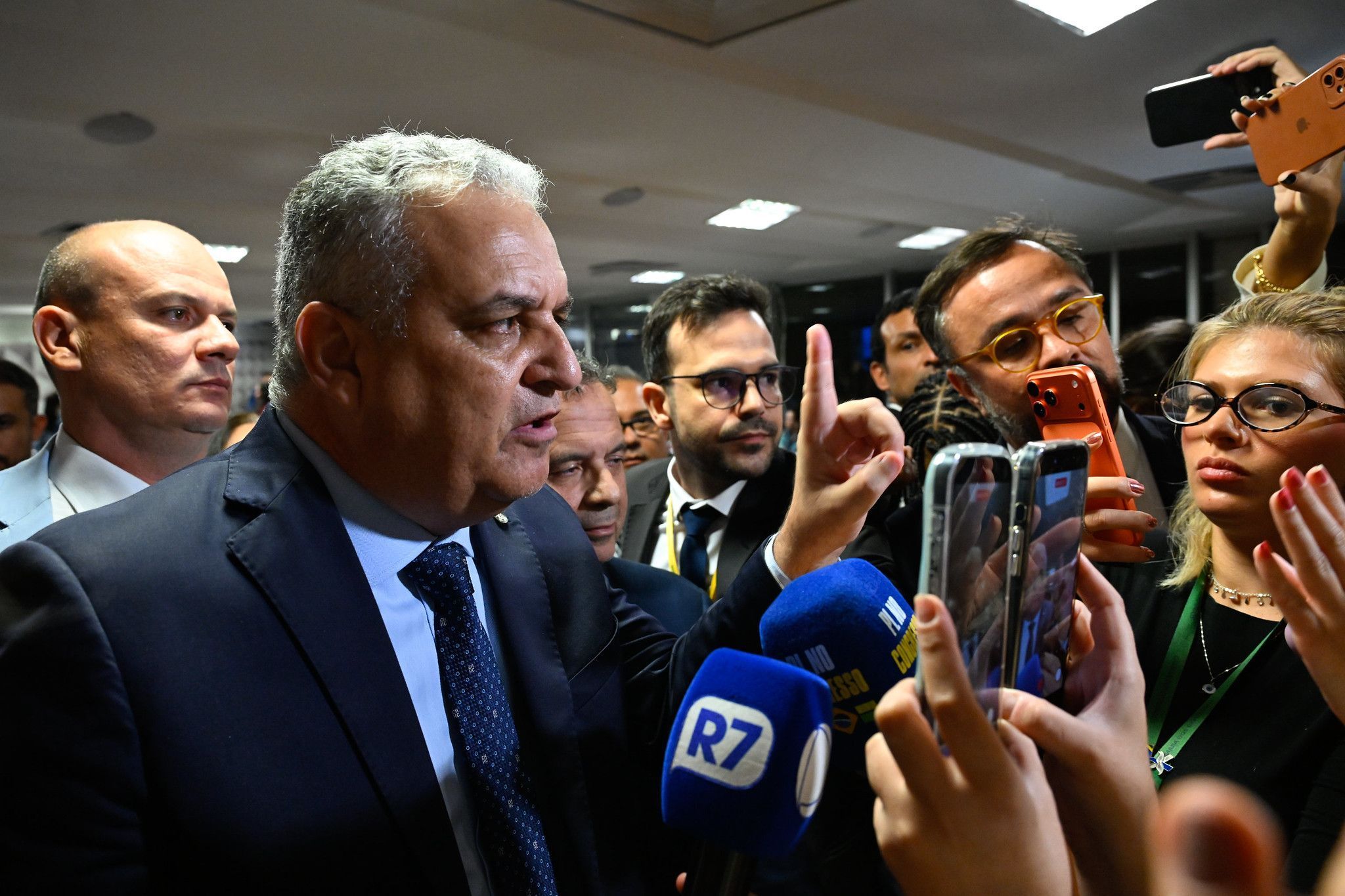 'Estuprador', 'cafetão' e 'bandido': CPMI do INSS tem troca de insultos