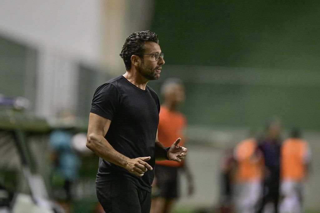 Mesmo em derrota, Valentim elogia atuação do América na Sul-Sudeste e prega calma