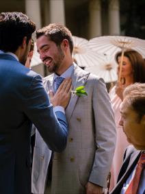 João Silva mostra novos registros de casamento da irmã