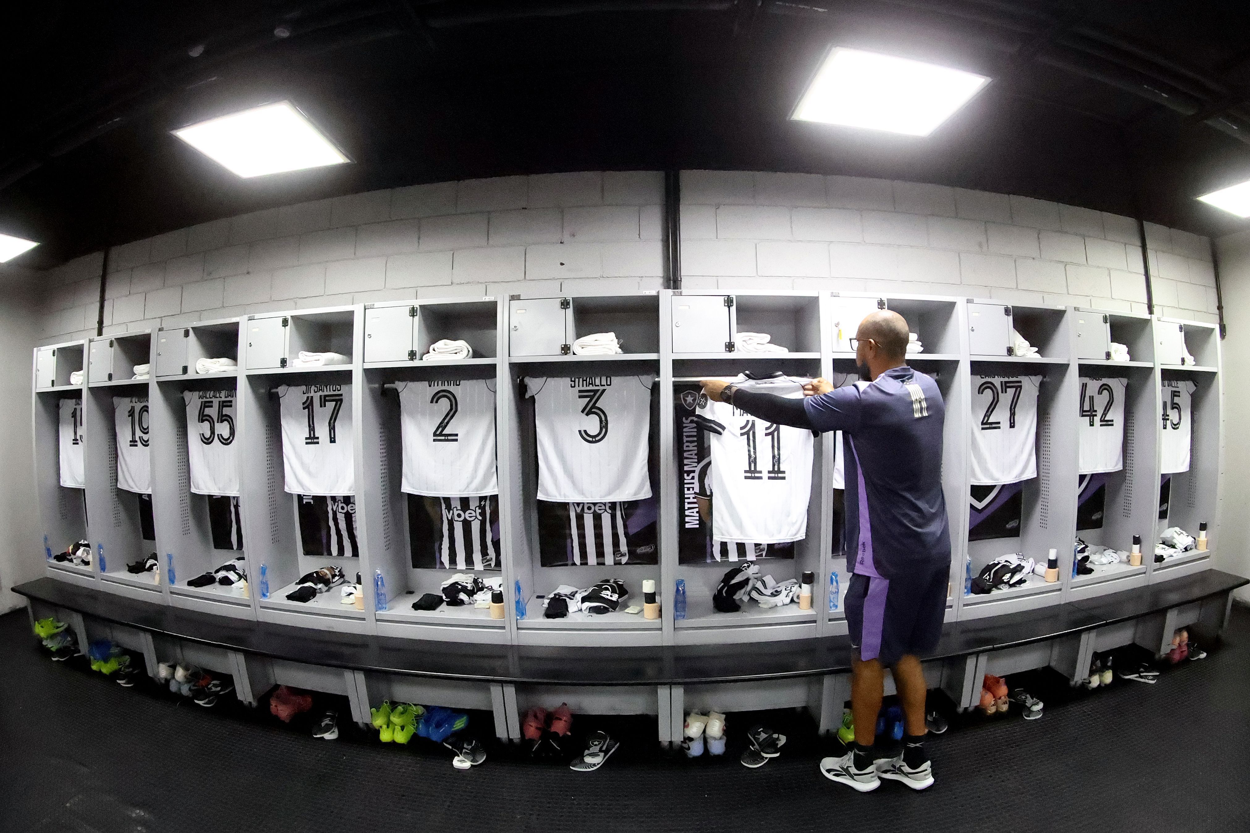 Escalação do Botafogo: Arthur Cabral retorna ao time contra o Athletico