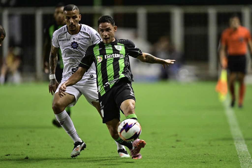 No último lance, América leva virada e perde para o Caxias pela Copa Sul-Sudeste