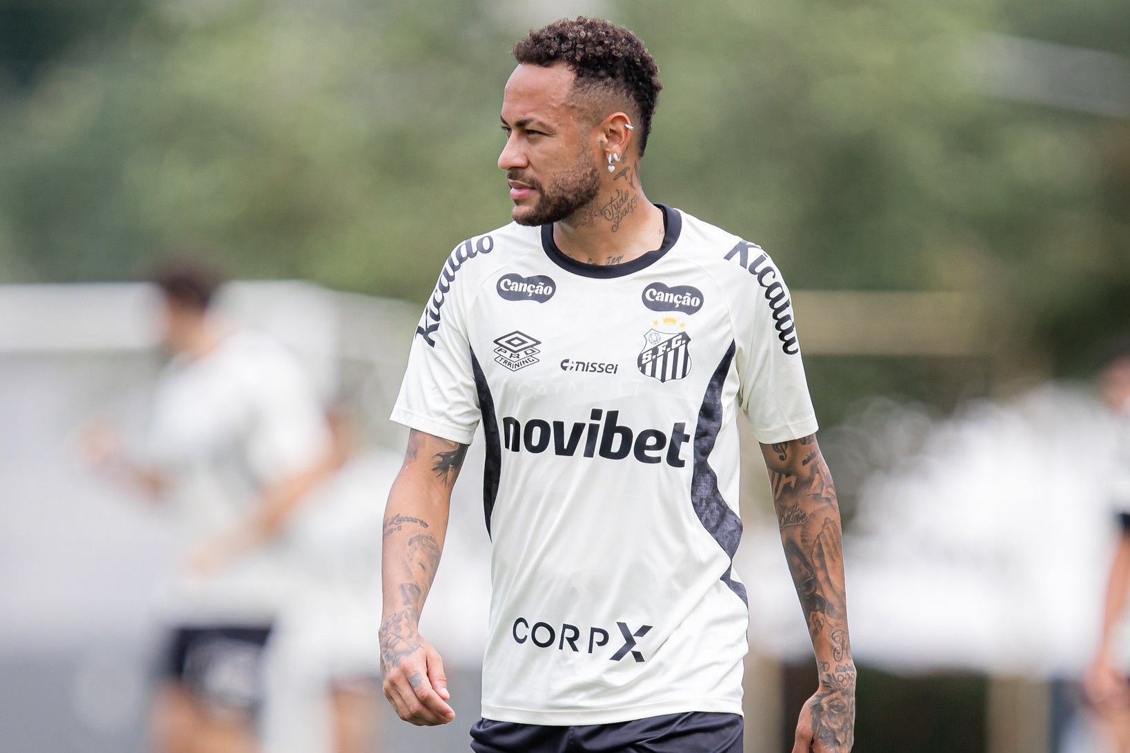 Neymar parabeniza jogador da Kings League por marca centenária