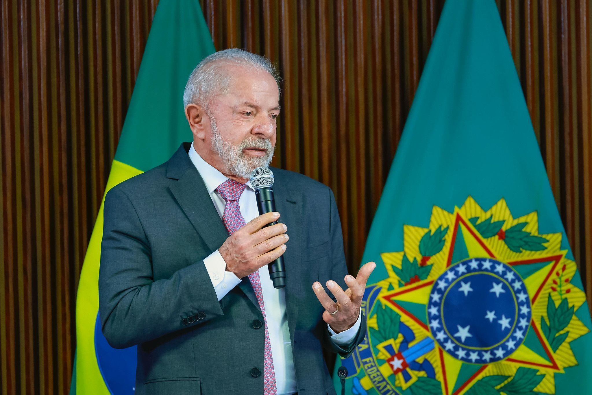 Datafolha: Avaliação negativa do governo Lula é de 38% e a positiva, de 32%