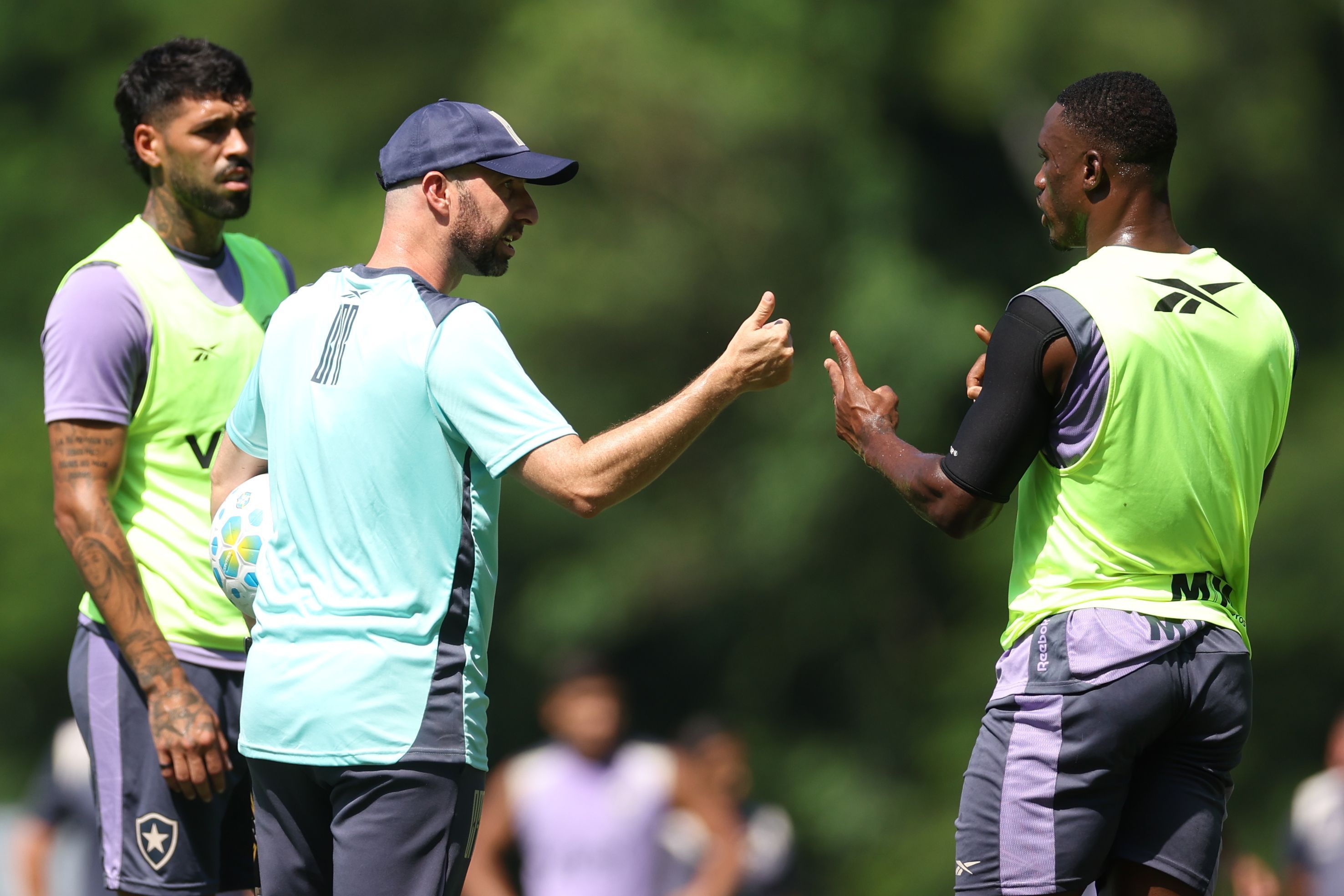Escalação do Botafogo: Bellão tem problemas para enfrentar o Mirassol