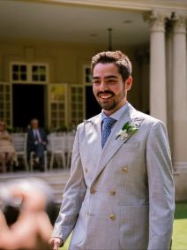 João Silva mostra novos registros de casamento da irmã