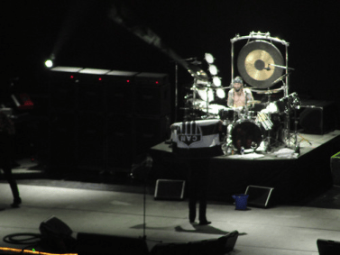 Ozzy Osbourne com a bandeira do Atlético em 2011, no Mineirinho
