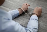 Justiça condena padre a três anos de prisão por violação sexual em 'sessão espiritual'