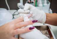 Guia de segurança para esmaltes em gel e cuidados essenciais com as unhas