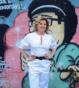 Elenco de 'Vale Tudo' curte festa de Humberto Carrão