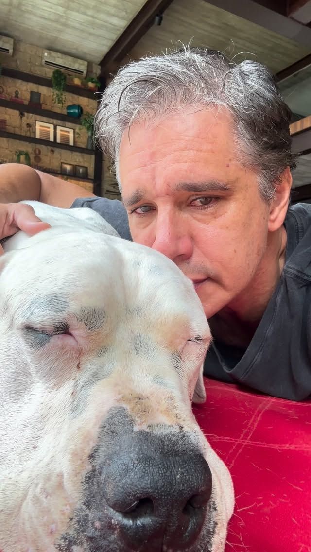 Márcio Garcia se emociona ao falar de estado de saúde do cão
