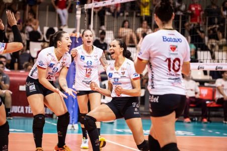 Batavo Mackenzie comemora ponto sobre o Tijuca na Superliga