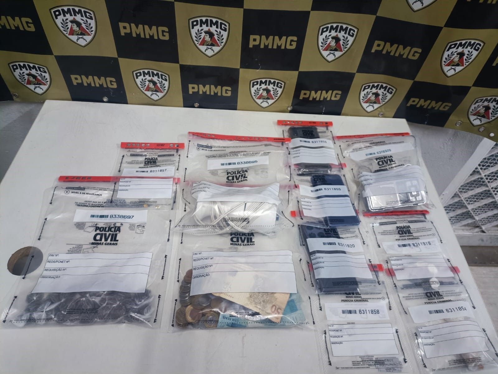 PM de Varginha prende 3 pessoas por tráfico de drogas em uma só ação