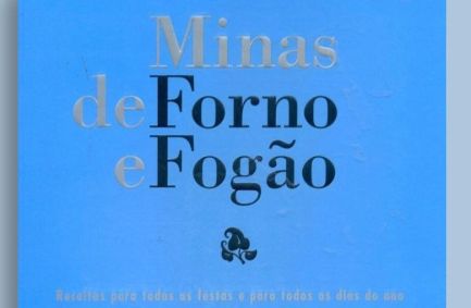 A primeira foto é a capa do Livro "Minas de Forno e Fogão – Receitas para todas as festas e para todos os dias do ano", de Maria Stella Libânio Christo. O livro tem capa azul e é possível ver seu nome em letras em preto e cinza. A segunda foto é um registro da escritora. Uma mulher branca, já idosa, com cabelos brancos, vestindo um casaco também branco e um cachecol.