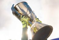 Troféu do Campeonato Goiano cai de drone antes da finalíssima; veja vídeo