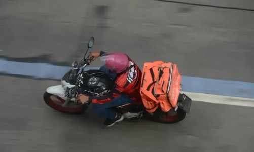 71% são contra taxa mínima em apps de entrega, aponta pesquisa Quaest