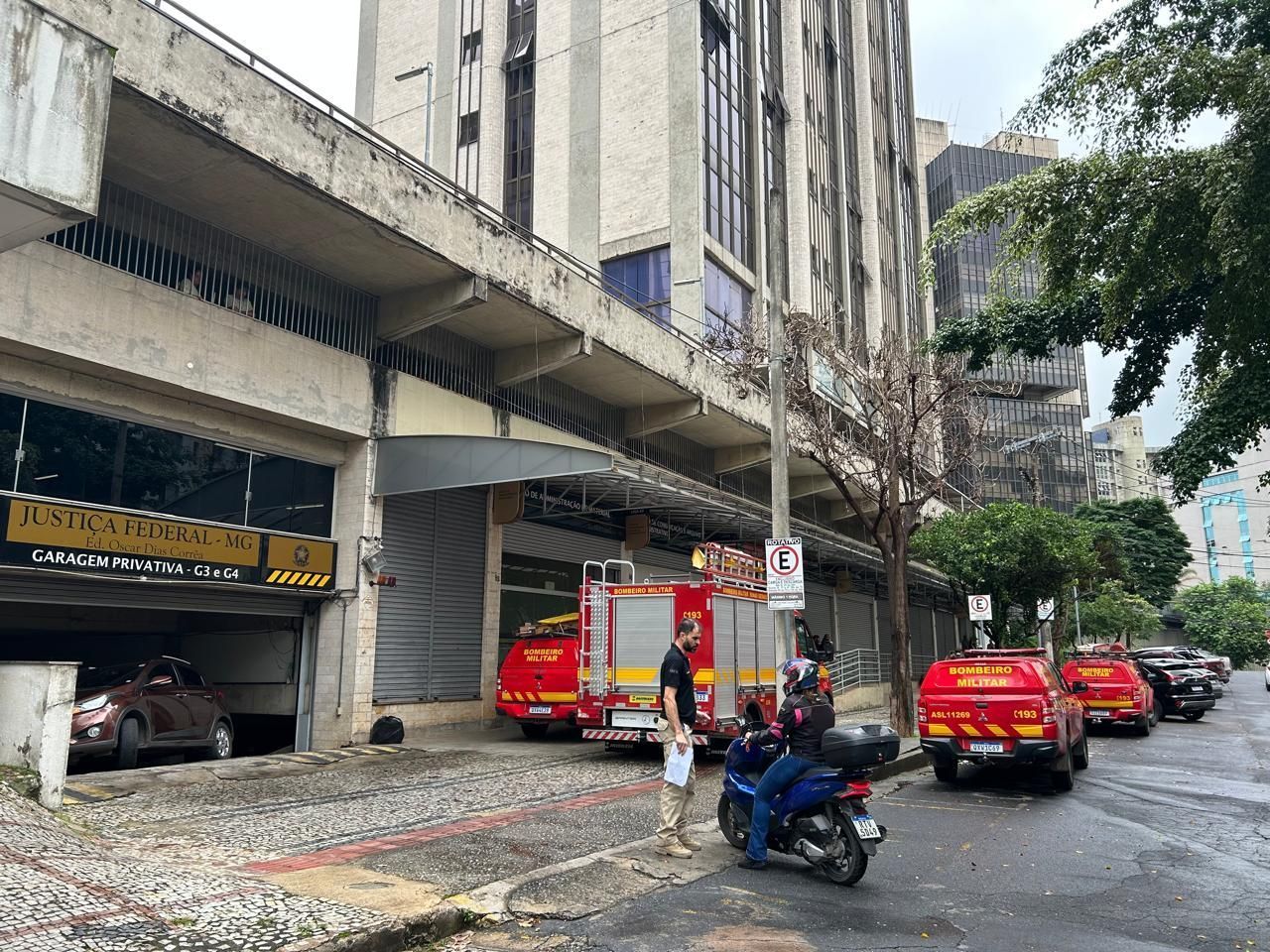 Corpo de técnico morto em acidente com elevador aguarda liberação da família no IML de BH