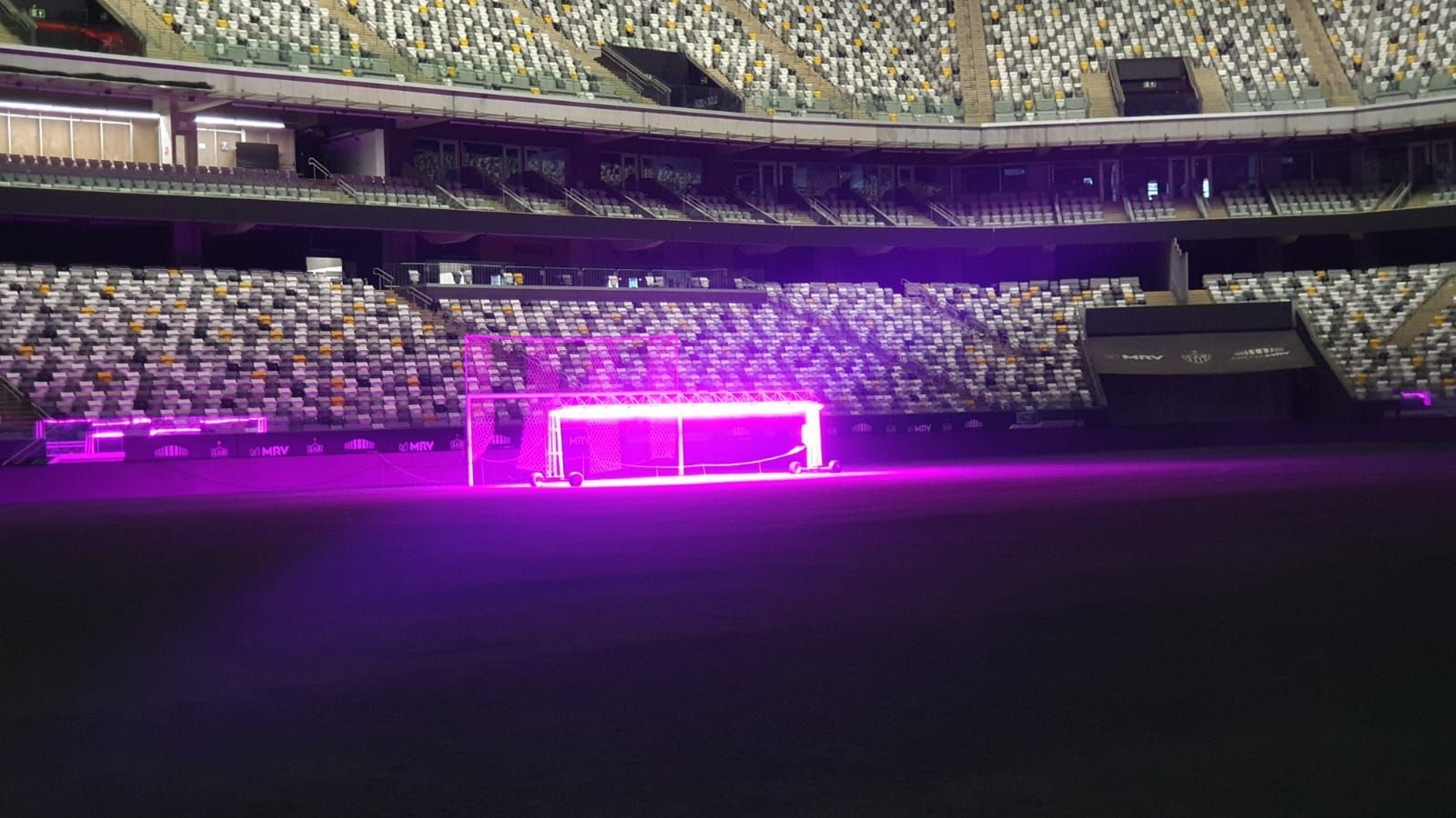 Luz violeta: conheça novo método do Atlético para tratar gramado da Arena MRV