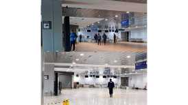 Limpeza do Aeroporto Internacional Salgado Filho, em Porto Alegre, após enchentes no Rio Grande do Sul