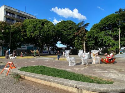 Enfeites de Natal já são vistos em Varginha