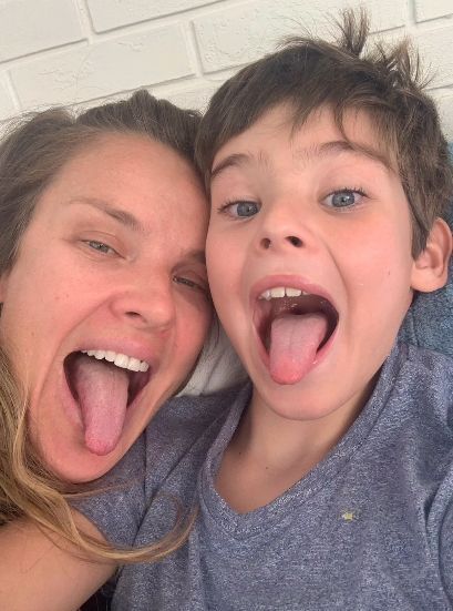 Letícia Birkheuer e o filho, João