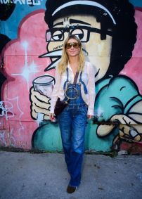 Elenco de 'Vale Tudo' curte festa de Humberto Carrão