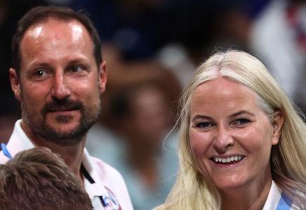 Princesa herdeira, Mette-Marit, acompanhada do príncipe Haakon