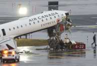 Batida entre avião e caminhão mata dois em aeroporto de NY