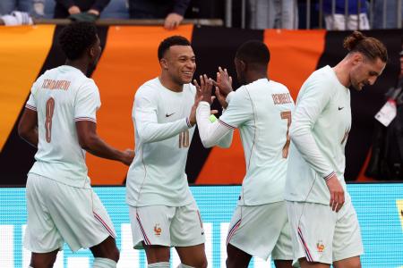 Kyllian Mbappé comemora gol pela França sobre o Brasil em amistoso nos Estados Unidos