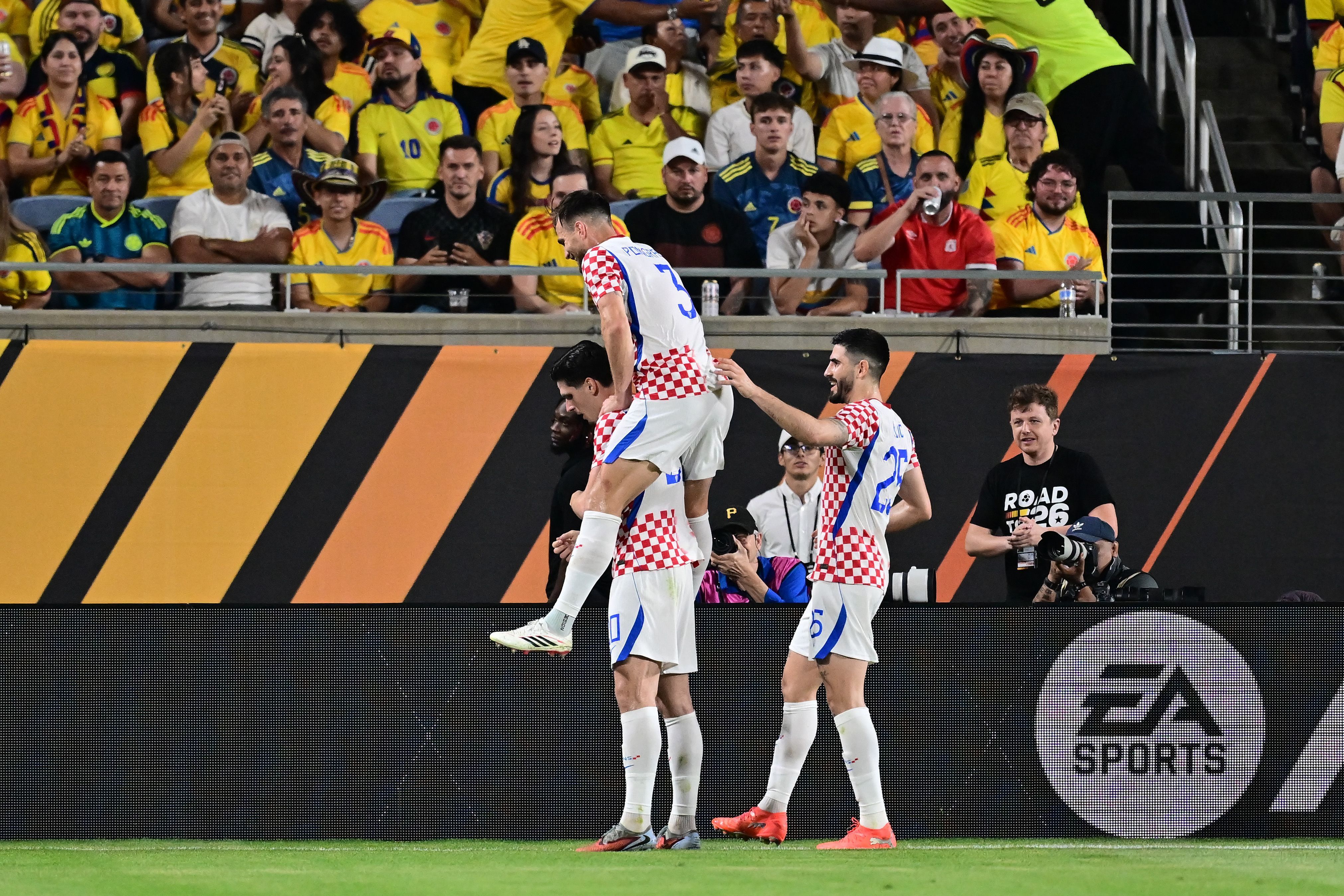 Arias marca, mas Colômbia sofre virada da Croácia em amistoso pré-Copa
