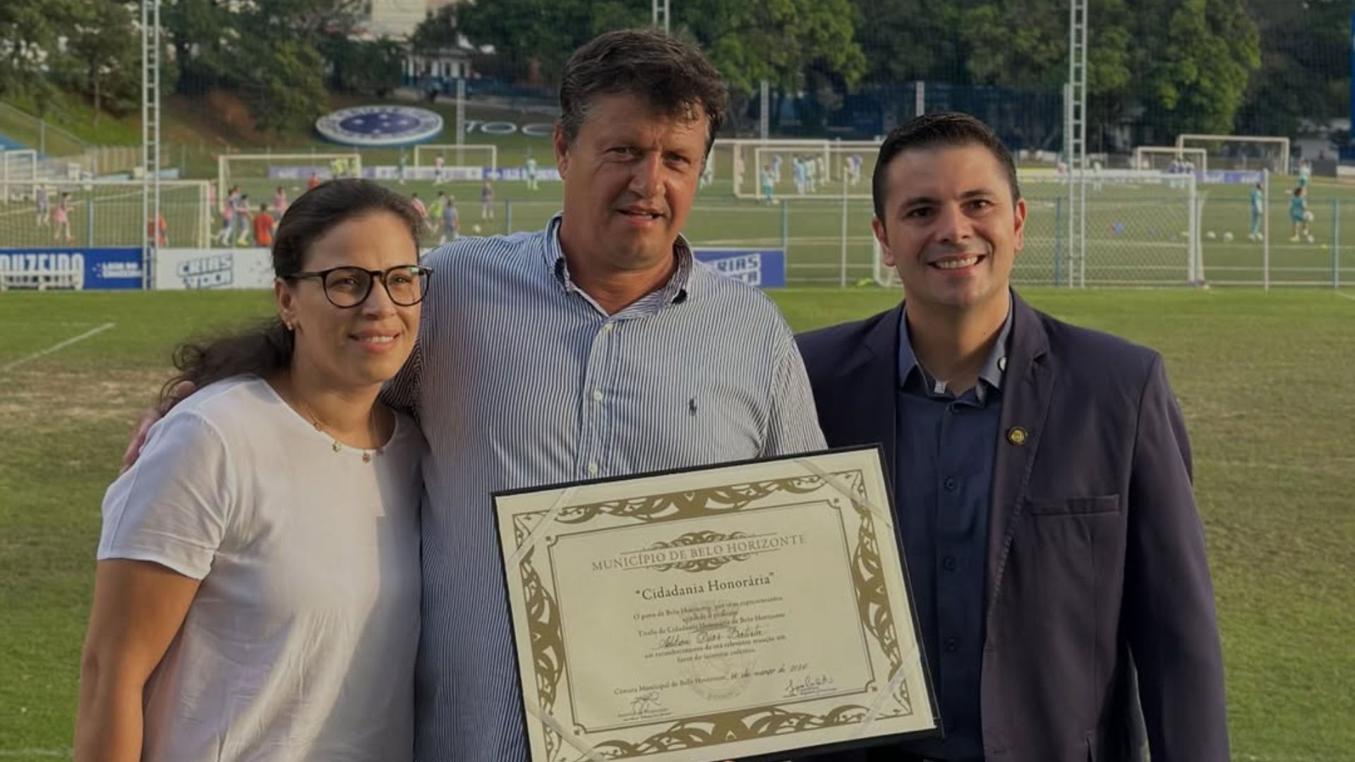 Diretor do Cruzeiro, Adilson Batista título de Cidadão Honorário de BH