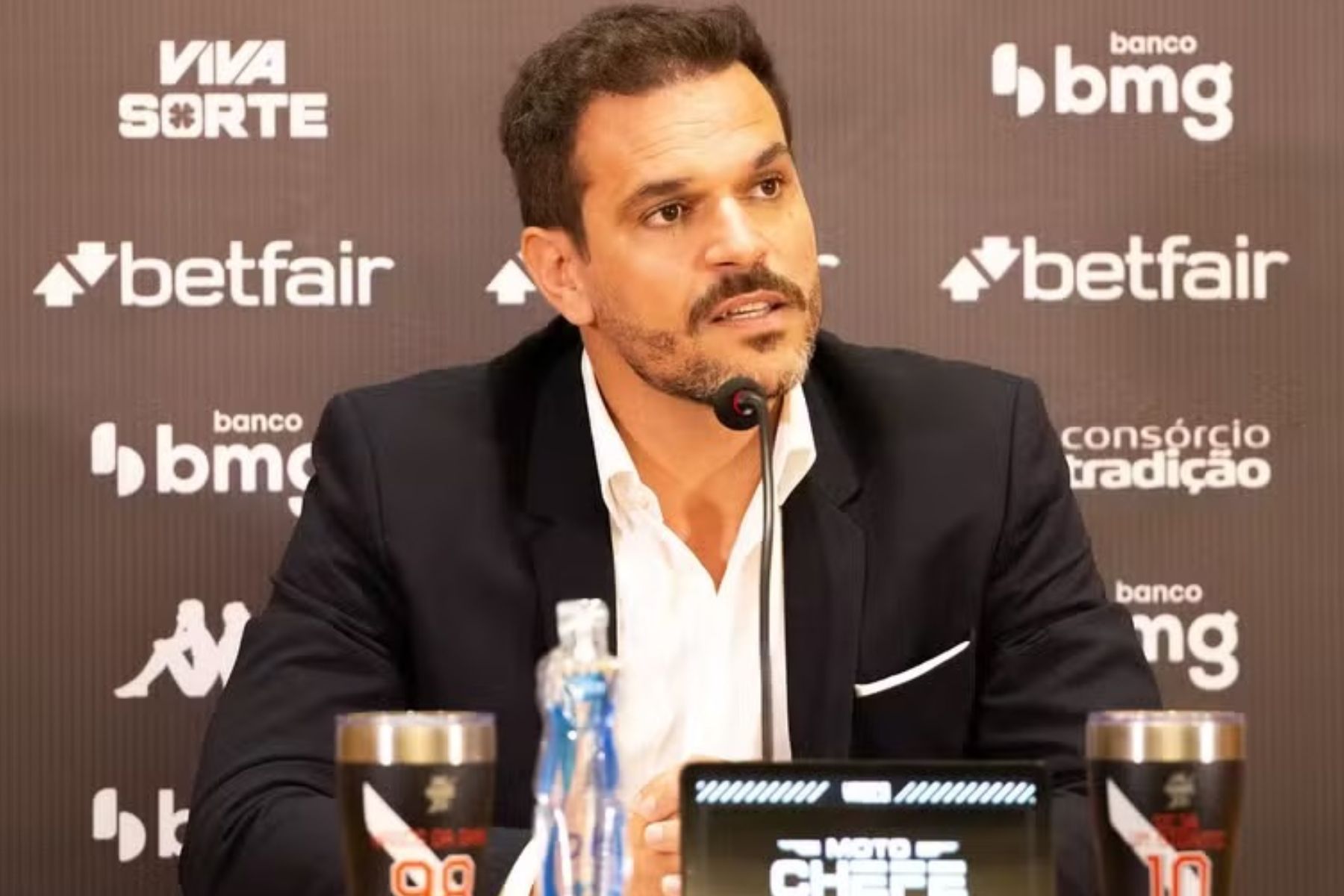 Vai contratar? Diretor de futebol do Vasco abre o jogo sobre a estratégia no mercado
