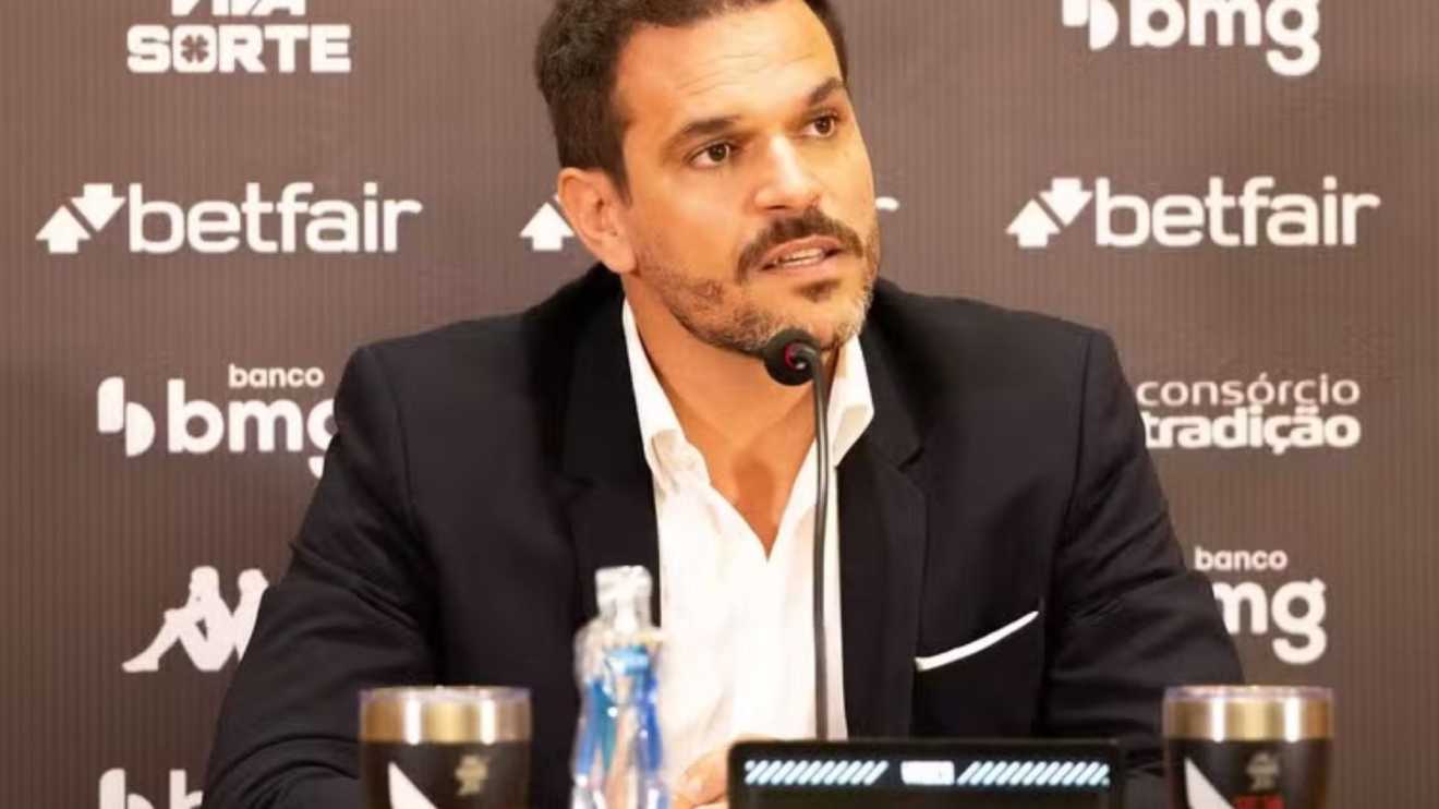 Vai contratar? Diretor de futebol do Vasco abre o jogo sobre a estratégia no mercado