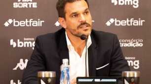 Vai contratar? Diretor de futebol do Vasco abre o jogo sobre a estratégia no mercado