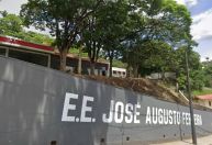 Adolescentes são apreendidos após ameaça na porta de escola em MG