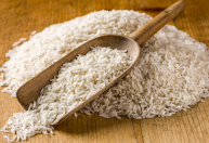 Chefs experientes concordam: arroz branco não se faz apenas com água; é preciso adicionar isso