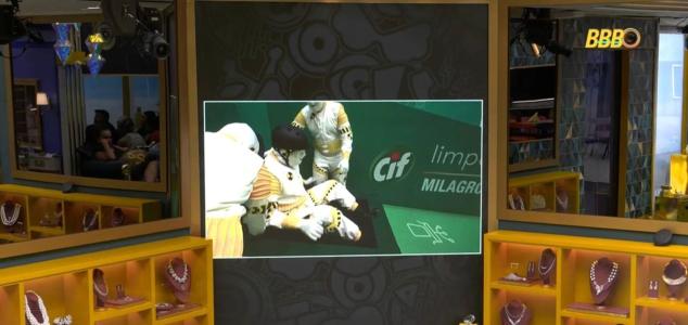 Assistentes de palco mostram como a Prova do Anjo deve ser feita