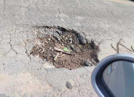 Cratera foi encontrada na BR-458 e provocava riscos • Cedida à Itatiaia