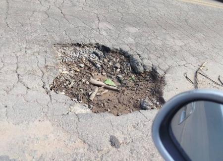 Cratera foi encontrada na BR-458 e provocava riscos • Cedida à Itatiaia