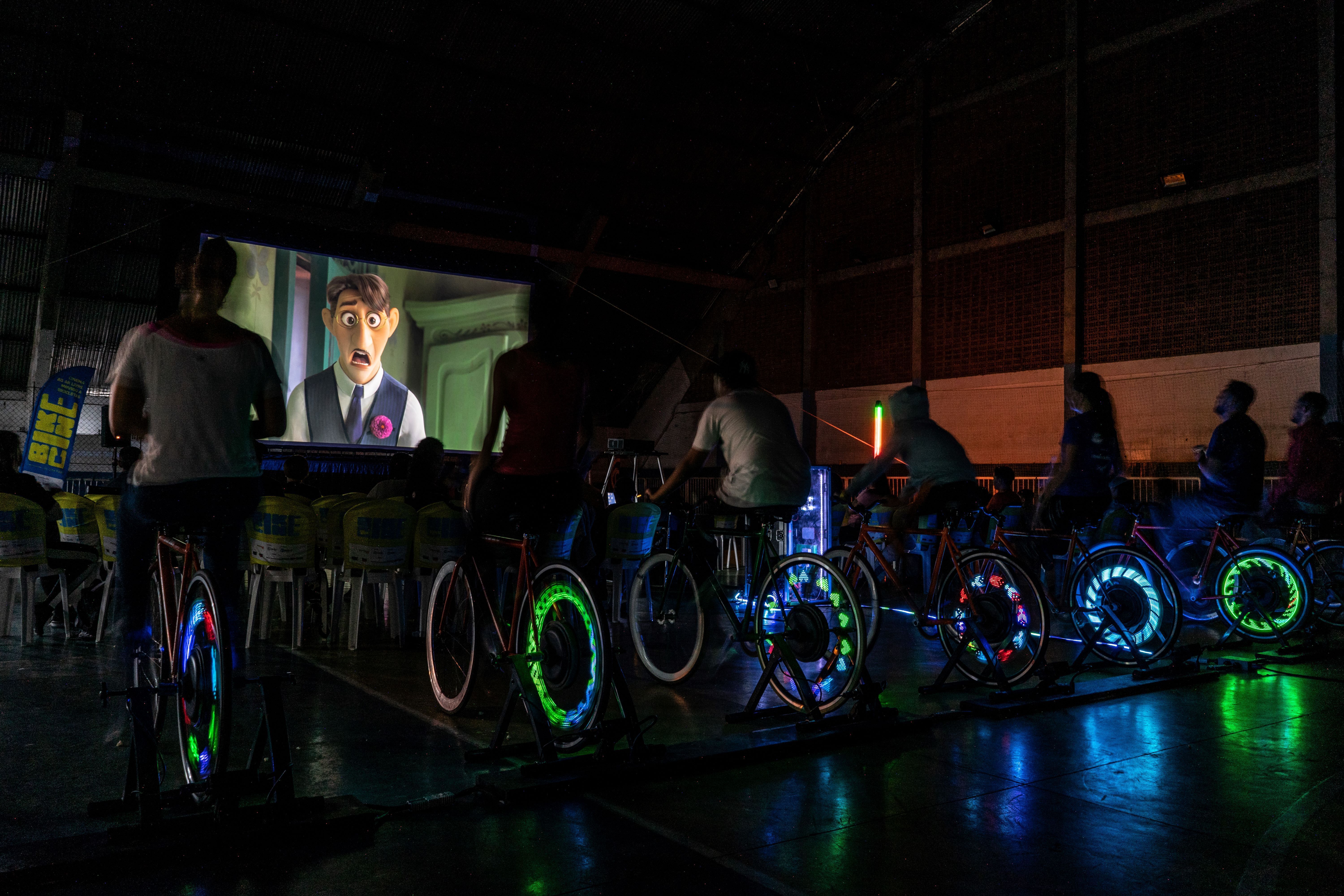 Ouro Preto recebe cinema ao ar livre movido a energia limpa