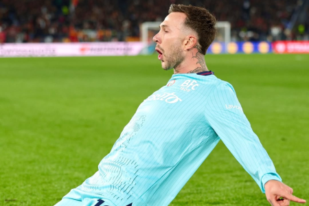 Federico Bernardeschi marca gol pelo Bologna sobre a Roma pela Liga Europa