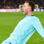 Bologna bate Roma em jogo eletrizante de sete gols e avança na Liga Europa