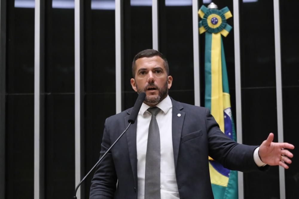 Deputado do PL aciona Justiça contra Lula sobre uso de verba pública em campanha pelo fim a 6x1
