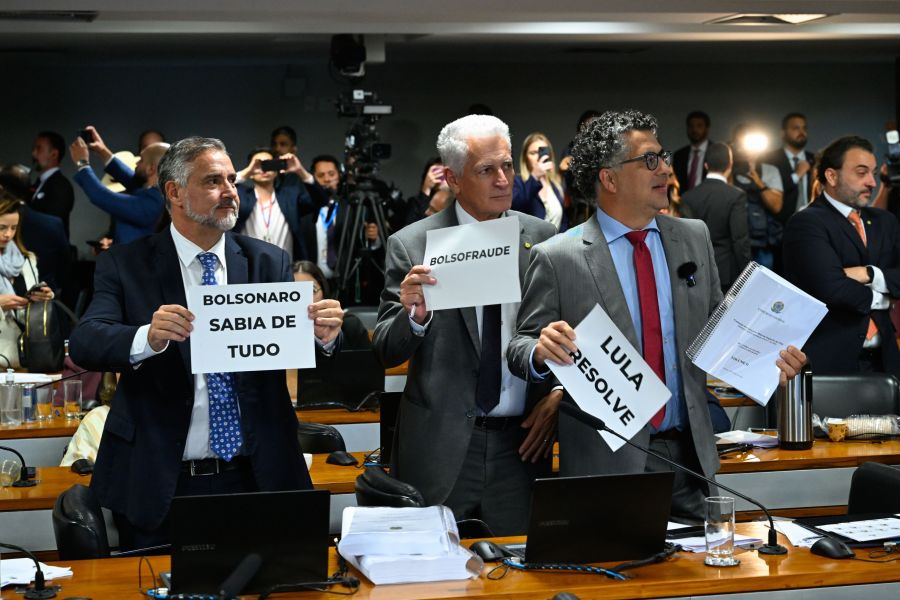 Base do governo apresenta relatório alternativo da CPMI do INSS a André Mendonça