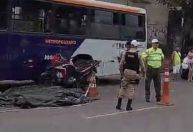 Garupa de moto morre em acidente que envolveu caminhão e ônibus em BH