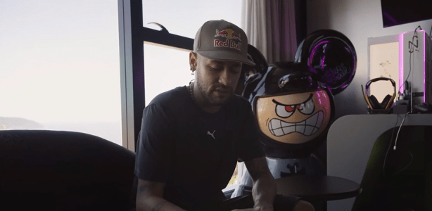 Neymar em vlog publicado em seu canal do youtube