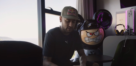 Neymar em vlog publicado em seu canal do youtube